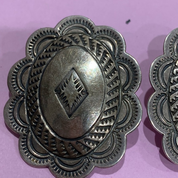 I.Kee Conch Western style post sterling silver earrings - Picture 7 of 7